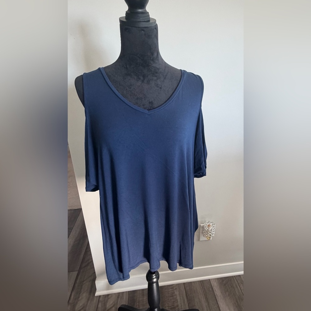 Women’s Navy Cold-Shoulder V-Neck Top

#119